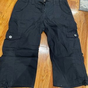 Black Capri pants